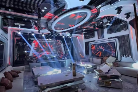 夜场新星绽放保山 携手绘就青春服务图景